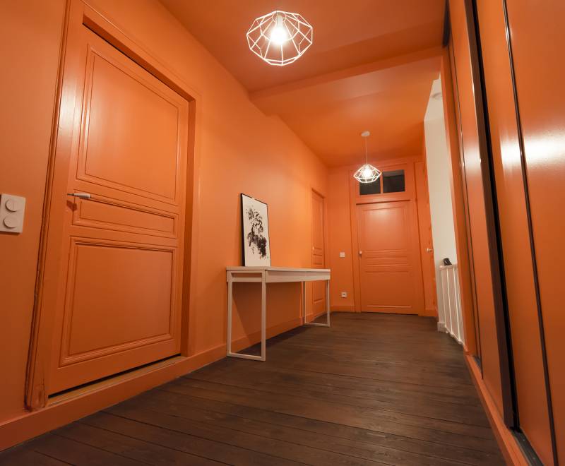 hall d'étage total look orange