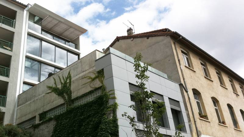 maison contemporaine d'architecte sur plusieurs niveaux face au Rhône