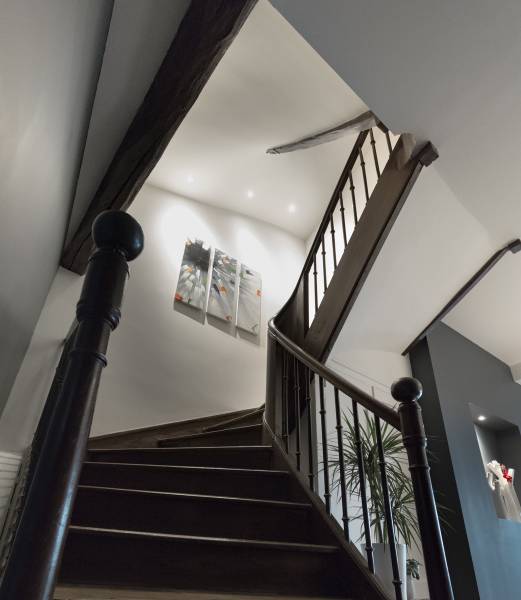 agencement intérieur moderne d'une maison ancienne près de Veyrier-du-Lac