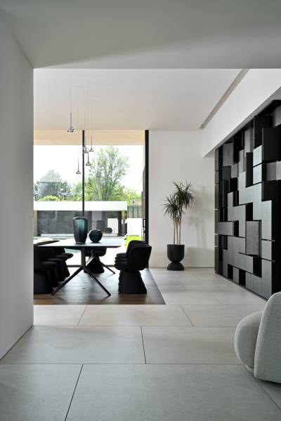 Entrée donnant sur salle à manger