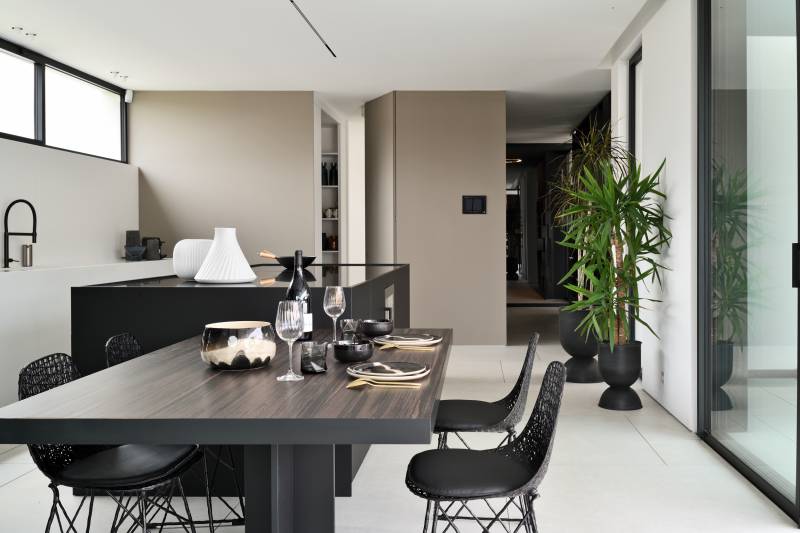 Cuisine Minimale avec porte invisible