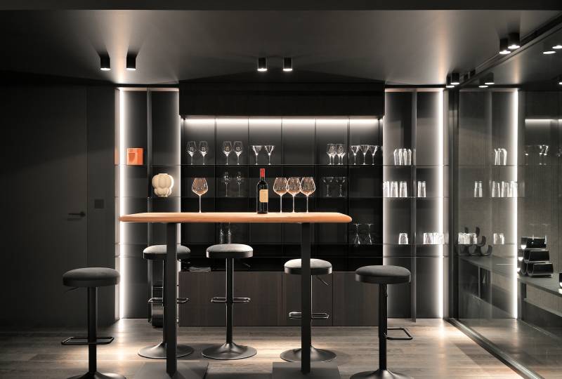 Architecture moderne en bord de lac près de Lyon