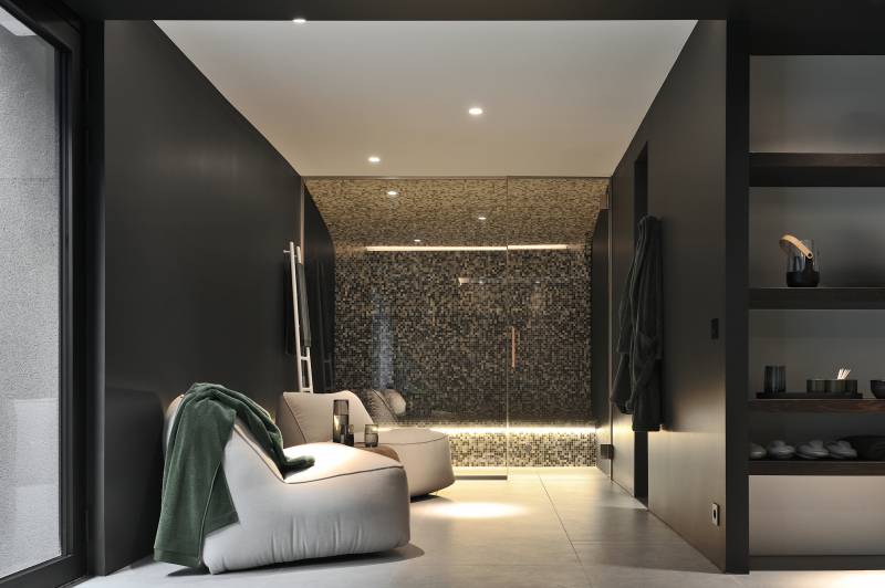 Architecture moderne en bord de lac près de Lyon