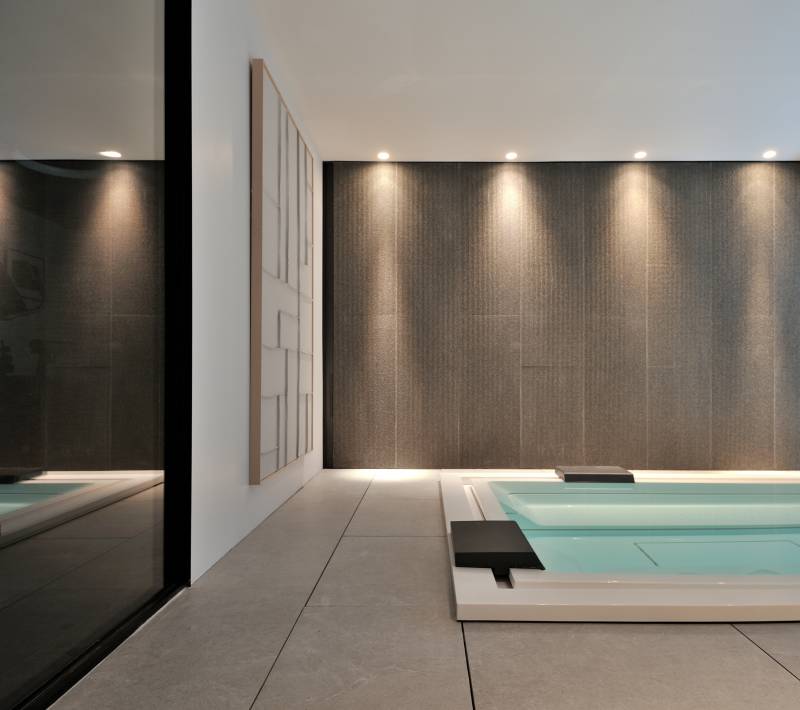 Architecture moderne en bord de lac près de Lyon