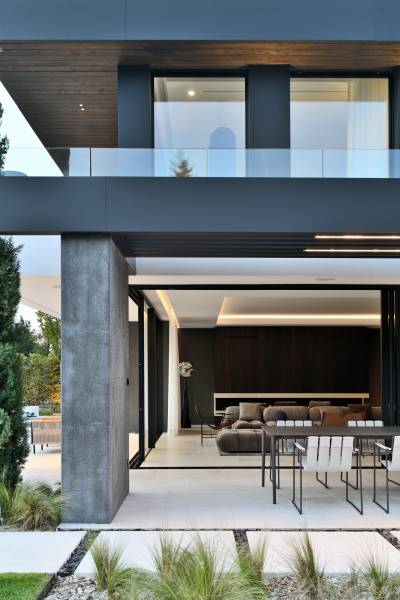 Architecture moderne en bord de lac près de Lyon