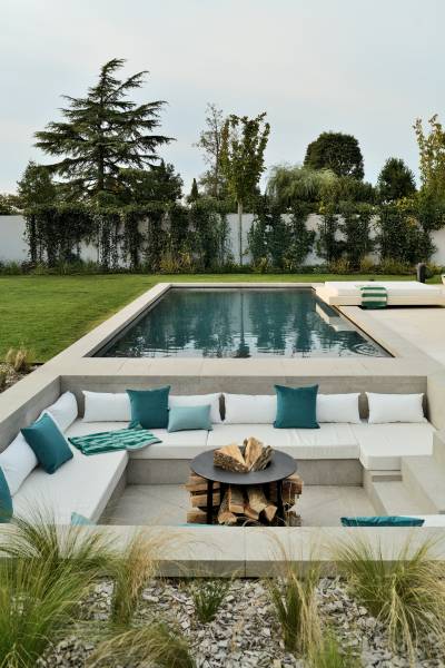 Architecture moderne en bord de lac près de Lyon