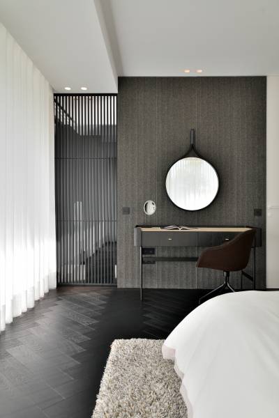 Architecture moderne en bord de lac près de Lyon