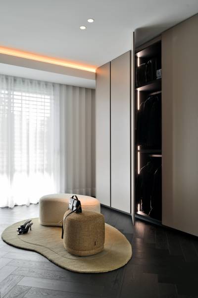 Architecture moderne en bord de lac près de Lyon