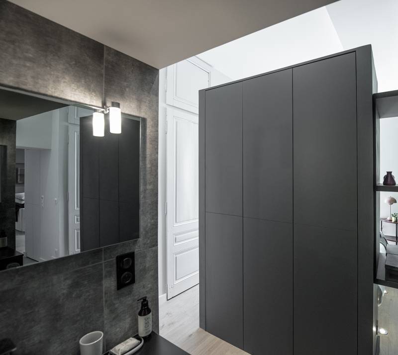 Intérieur d'un T2 moderne dans ancien