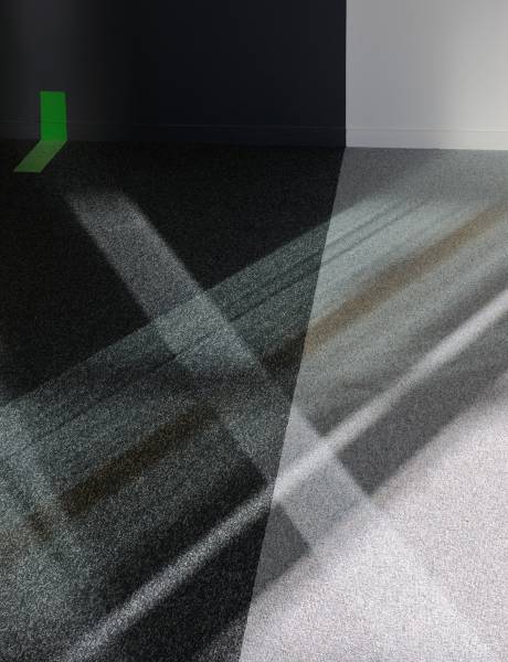 détail architecture entre sol et cloison de bureaux