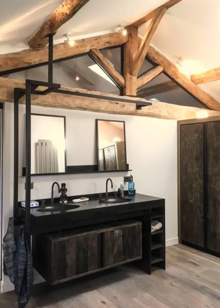 Agencement d'un appartement sous combles dans le centre du Vieux Lyon